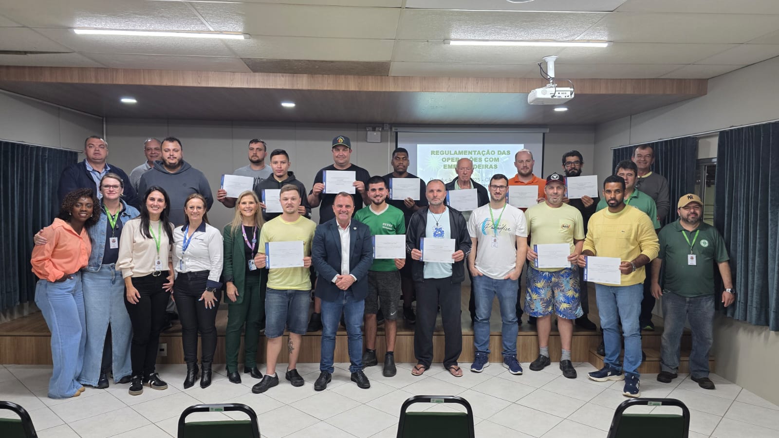 CERTIFICADO_EMPILHADEIRA.jpg
